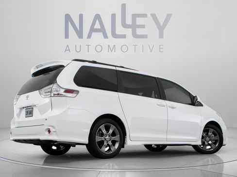 Used 2016 Toyota Sienna XLE FWD image 10