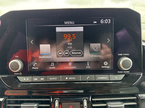 Used 2025 Nissan Pathfinder SV FWD image 12