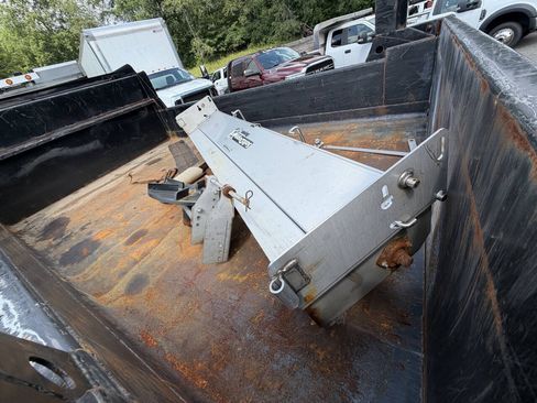 Used 2023 Ford F550 4x4 Regular Cab Super Duty image 14