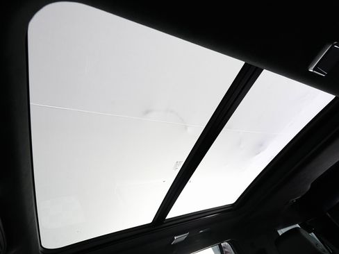 Used 2026 Cadillac Escalade V w/ LPO, ONYX Package image 32