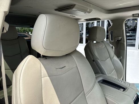 Used 2018 Cadillac Escalade Luxury AWD/4WD image 45