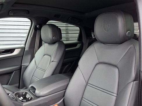 New 2025 Porsche Cayenne Coupe image 5