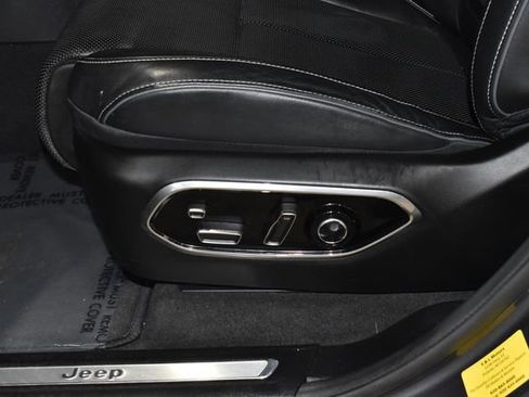 Used 2021 Jeep Grand Cherokee L Overland w/ Luxury Tech Group IV image 13