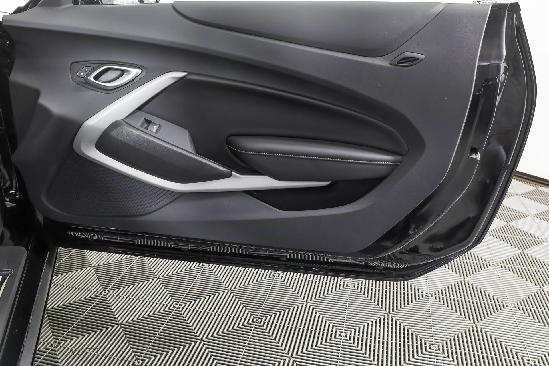 Used 2023 Chevrolet Camaro LT RWD image 39