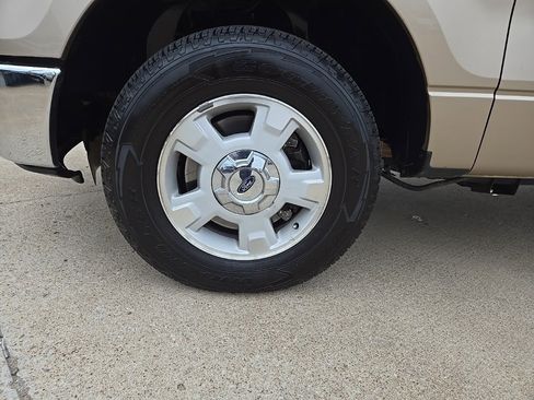 Used 2011 Ford F150 XLT w/ XLT Convenience Pkg image 12