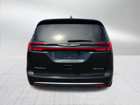 Used 2023 Chrysler Pacifica Touring-L FWD image 5
