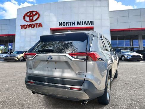Used 2021 Toyota RAV4 Limited image 4