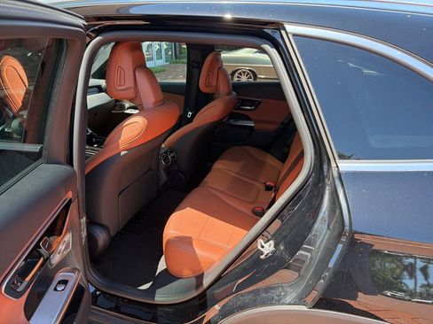 Used 2025 Mercedes-Benz GLC 300 image 5
