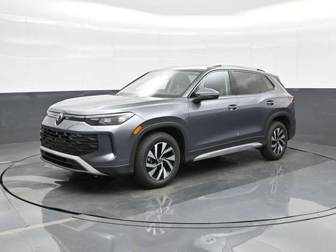 New 2025 Volkswagen Tiguan S FWD image 3