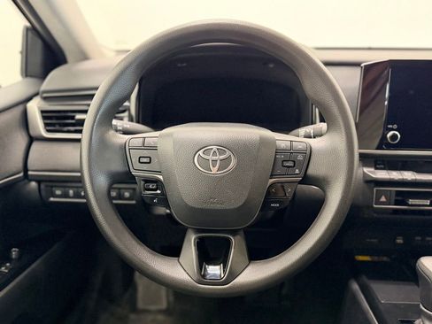 Used 2025 Toyota Camry LE FWD image 13