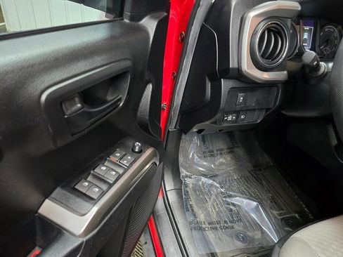 Used 2022 Toyota Tacoma SR5 image 14
