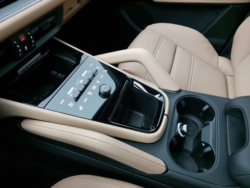 New 2026 Porsche Cayenne image 27