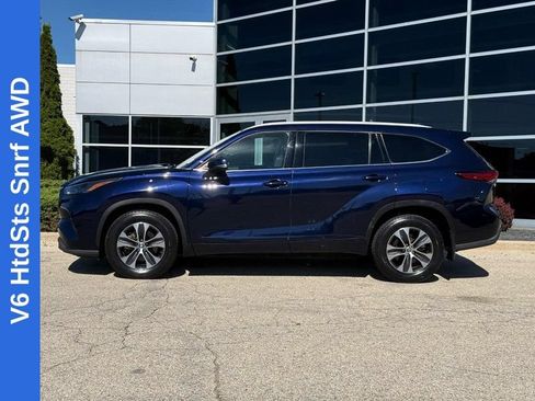 Used 2022 Toyota Highlander XLE AWD/4WD image 6