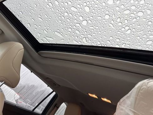 Used 2023 Toyota Highlander XLE image 9