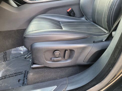 Used 2021 Land Rover Range Rover Velar R-Dynamic S image 11