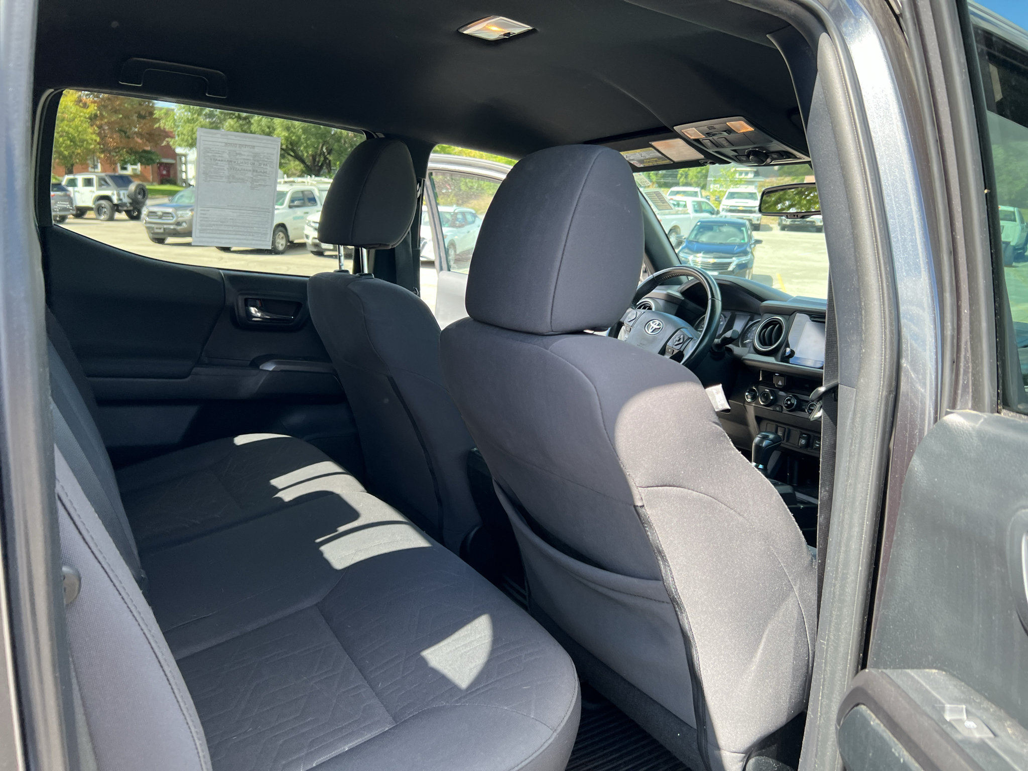 Used 2018 Toyota Tacoma TRD Off-Road AWD/4WD image 11