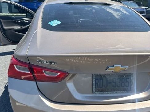 Used 2018 Chevrolet Malibu LT image 4