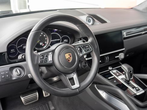 Used 2022 Porsche Cayenne Turbo S AWD/4WD image 13