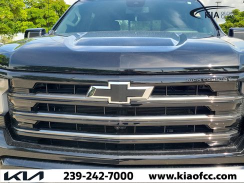 Used 2025 Chevrolet Silverado 1500 High Country w/ Midnight Edition AWD/4WD image 5