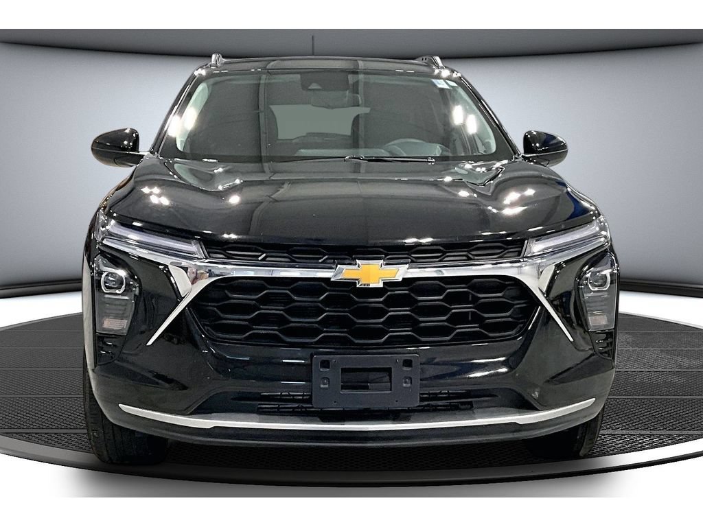 Used 2025 Chevrolet Trax LT FWD image 4