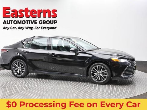 Used 2022 Toyota Camry XLE FWD image 4