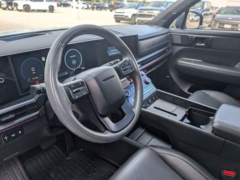 Used 2024 Hyundai Santa Fe Calligraphy AWD/4WD image 9