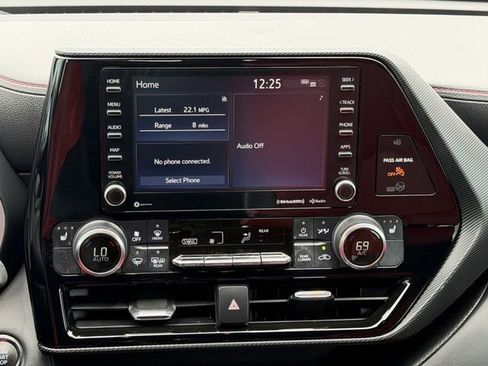 Used 2022 Toyota Highlander XSE FWD image 15