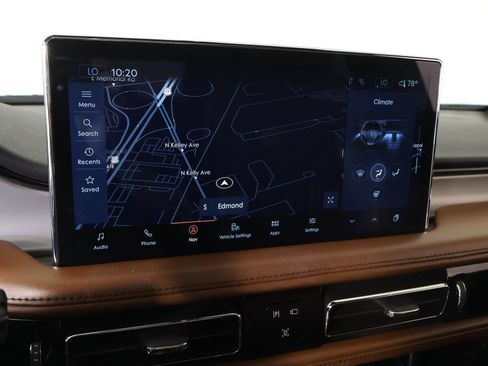 Used 2022 Lincoln Nautilus Reserve AWD/4WD image 7