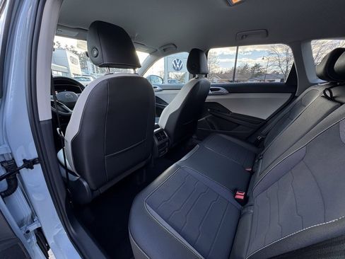 New 2026 Volkswagen Taos SE image 27