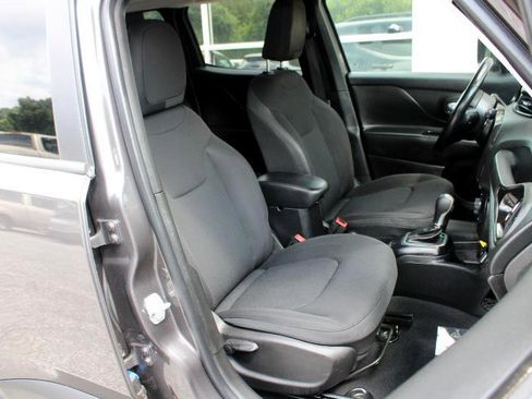 Used 2018 Jeep Renegade Altitude w/ UConnect 8.4 Nav Group image 10