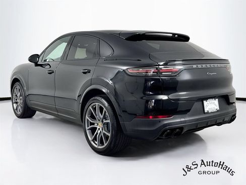 Used 2023 Porsche Cayenne Platinum Edition AWD/4WD image 5