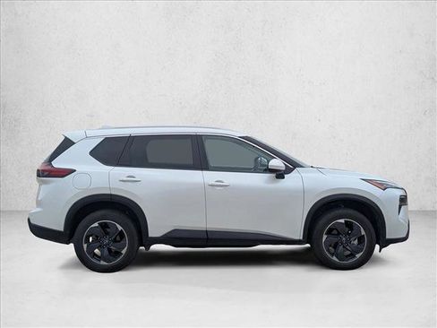 Used 2025 Nissan Rogue SV w/ SV Premium Package FWD image 4