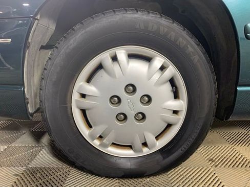 Used 2001 Chevrolet Lumina w/ Preferred Equipment Group FWD image 28