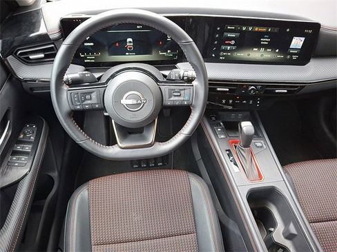 Used 2025 Nissan Kicks SR image 12