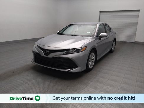 Used 2018 Toyota Camry LE FWD image 1