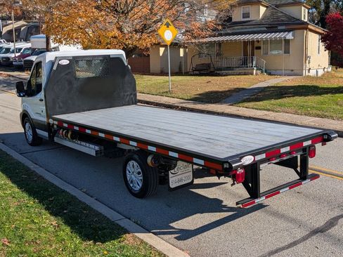 Used 2023 Ford E-Transit image 10