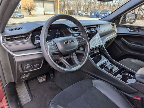 Certified 2023 Jeep Grand Cherokee Altitude AWD/4WD image 13