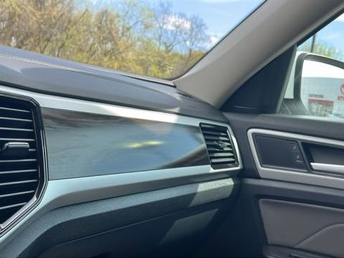 Used 2023 Volkswagen Atlas SE image 19
