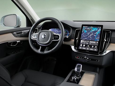 New 2025 Volvo XC90 T8 Plus w/ Protection Package Premier image 28