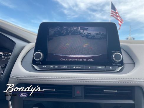 Used 2023 Nissan Rogue SV image 6