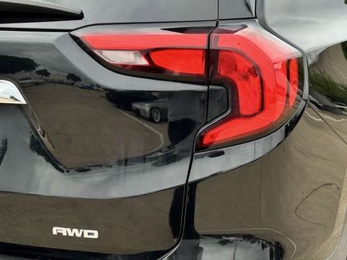 Used 2020 GMC Terrain SLE w/ Driver Convenience Package AWD/4WD image 8