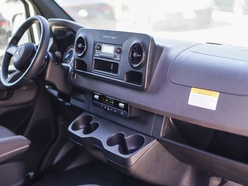 New 2024 Mercedes-Benz eSprinter 170 Cargo image 12