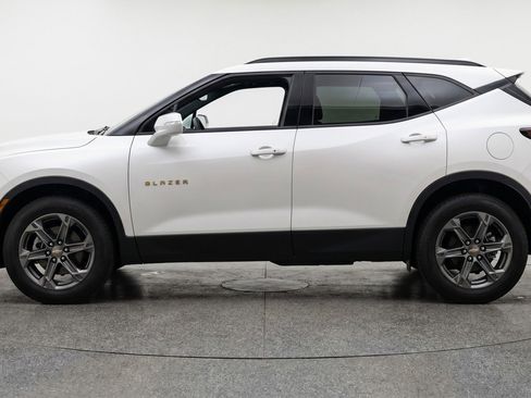 Used 2025 Chevrolet Blazer LT FWD image 5
