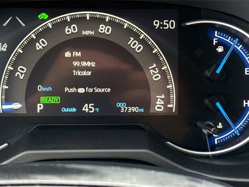 Used 2023 Toyota RAV4 LE image 32