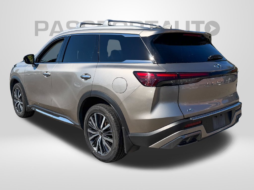 Used 2023 INFINITI QX60 Sensory w/ Vision Package AWD/4WD image 3