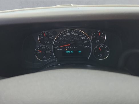 Used 2015 Chevrolet Express 2500 RWD image 16