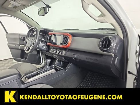 Used 2017 Toyota Tacoma SR5 image 21