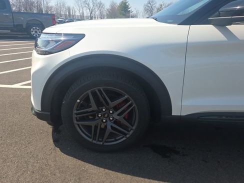 Used 2025 Ford Explorer ST AWD/4WD image 16