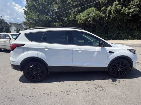 Used 2019 Ford Escape SE FWD image 4