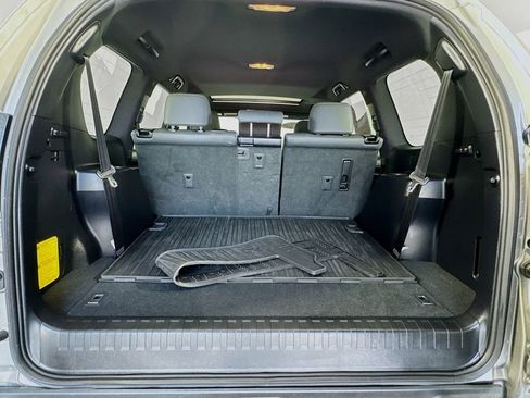 Used 2022 Lexus GX 460 w/ Accessory Package image 24